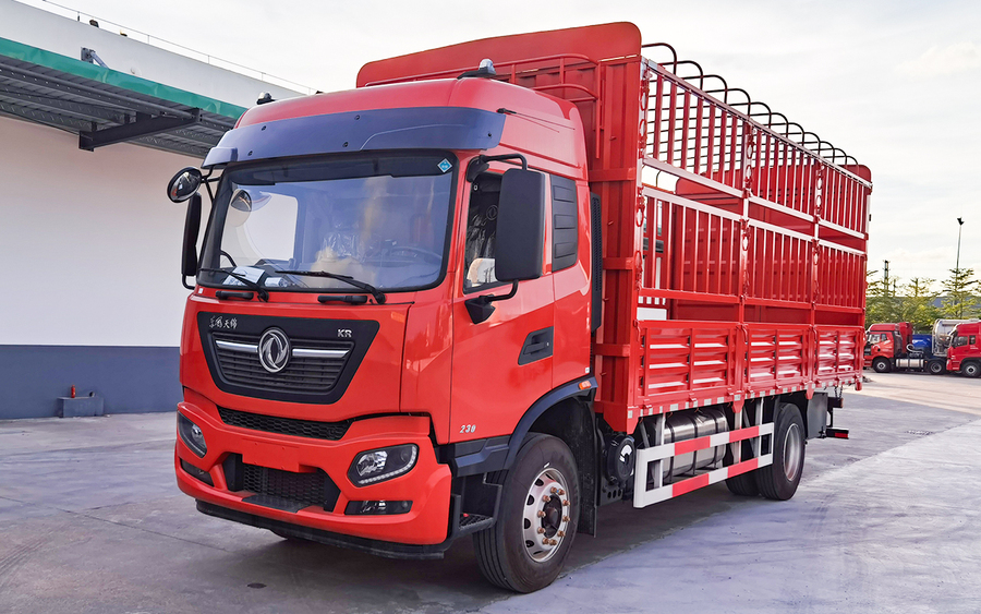 東風(fēng)天錦KR單橋6.8米倉(cāng)柵車