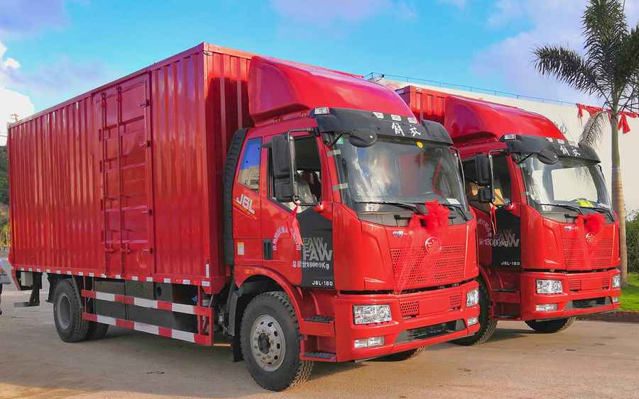 一汽解放6.8米單橋廂式車