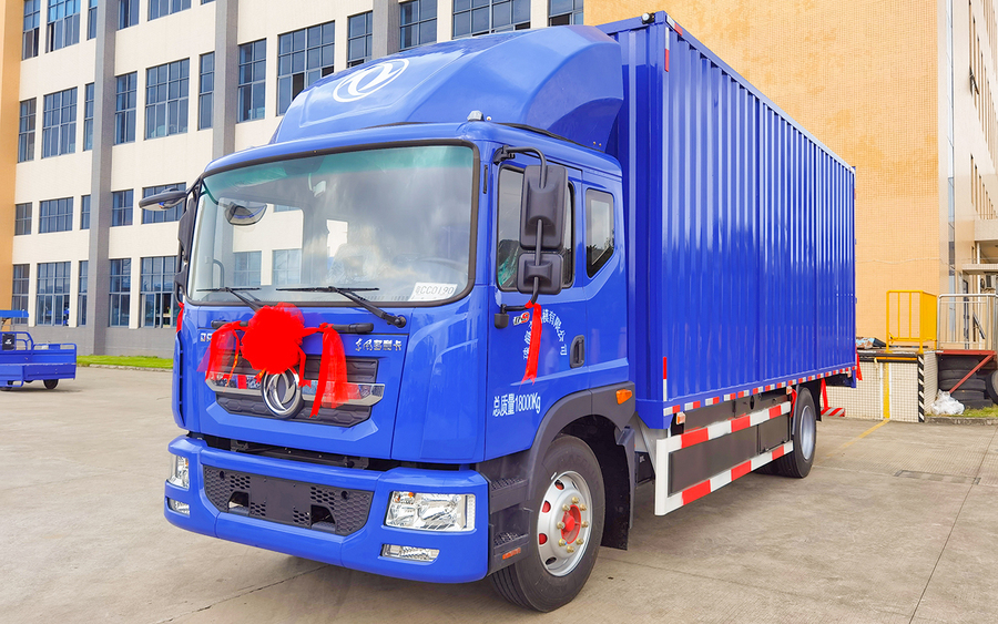 東風(fēng)多利卡6.8米廂式車