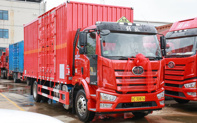 一汽解放J6L危险品运输车（3类易燃液体厢式运输车）