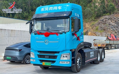 东风天龙侧置400度电牵引车