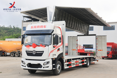 东风天锦KR Plus单桥9.8米平面板飞翼车