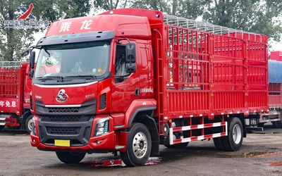 乘龙H5高顶双卧6.8米仓栏车