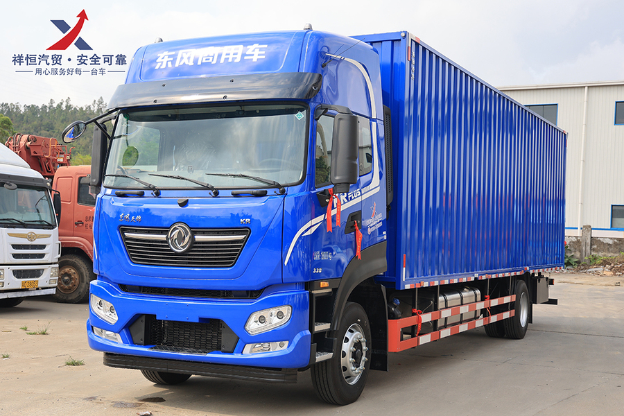 东风天锦KR Plus康明斯330马力9.6米厢式运输车