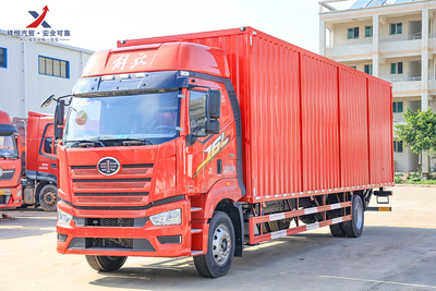 解放J6L单桥9.8米厢式运输车