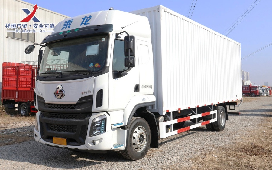 东风柳汽 乘龙H5中卡 240马力 4X2 7.8米厢式载货车