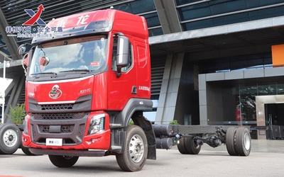 东风柳汽 乘龙H5 260马力 4X2 9.7米厢式载货车