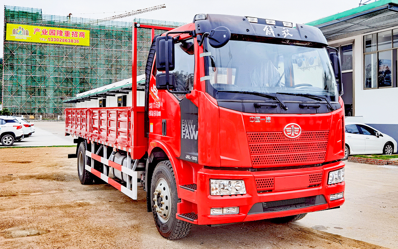 解放J6L单桥6.8米栏板车