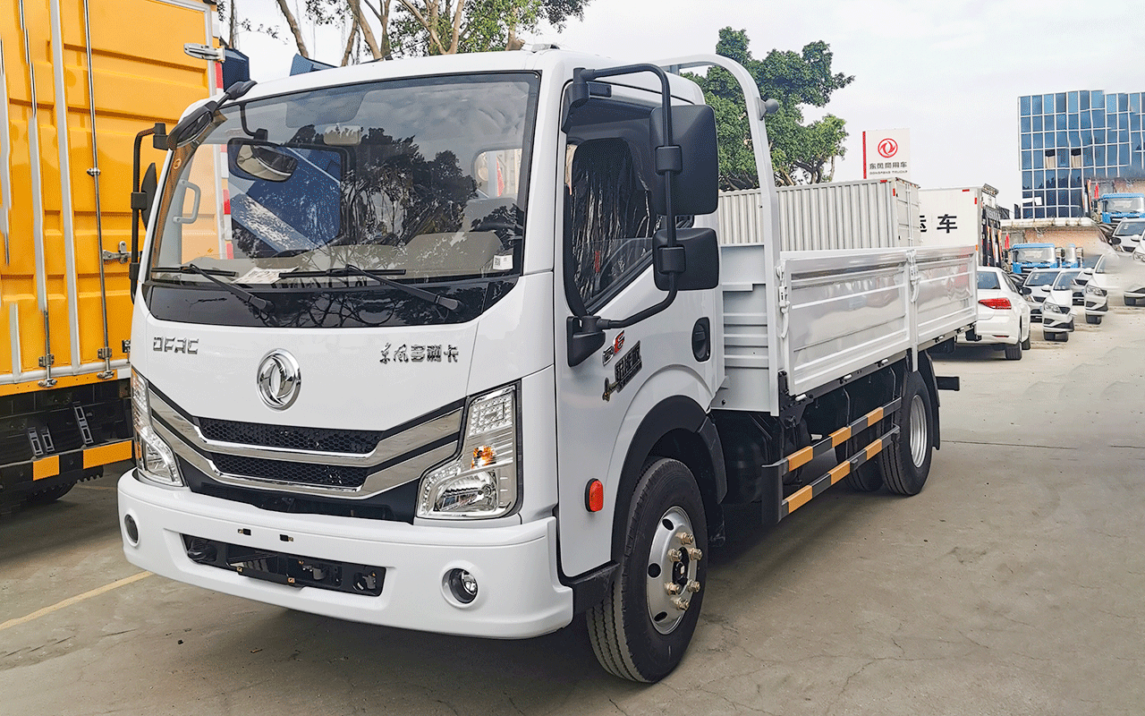 多利卡4.2米蓝牌栏板车