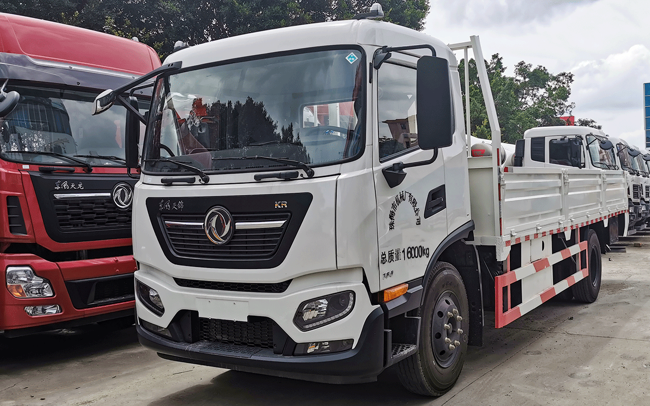 天锦单桥6.8米栏板车