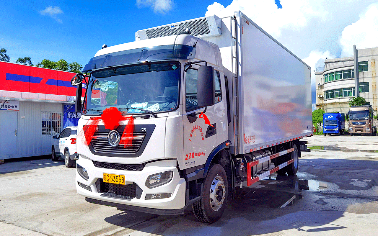 天锦KR单桥8米冷藏车