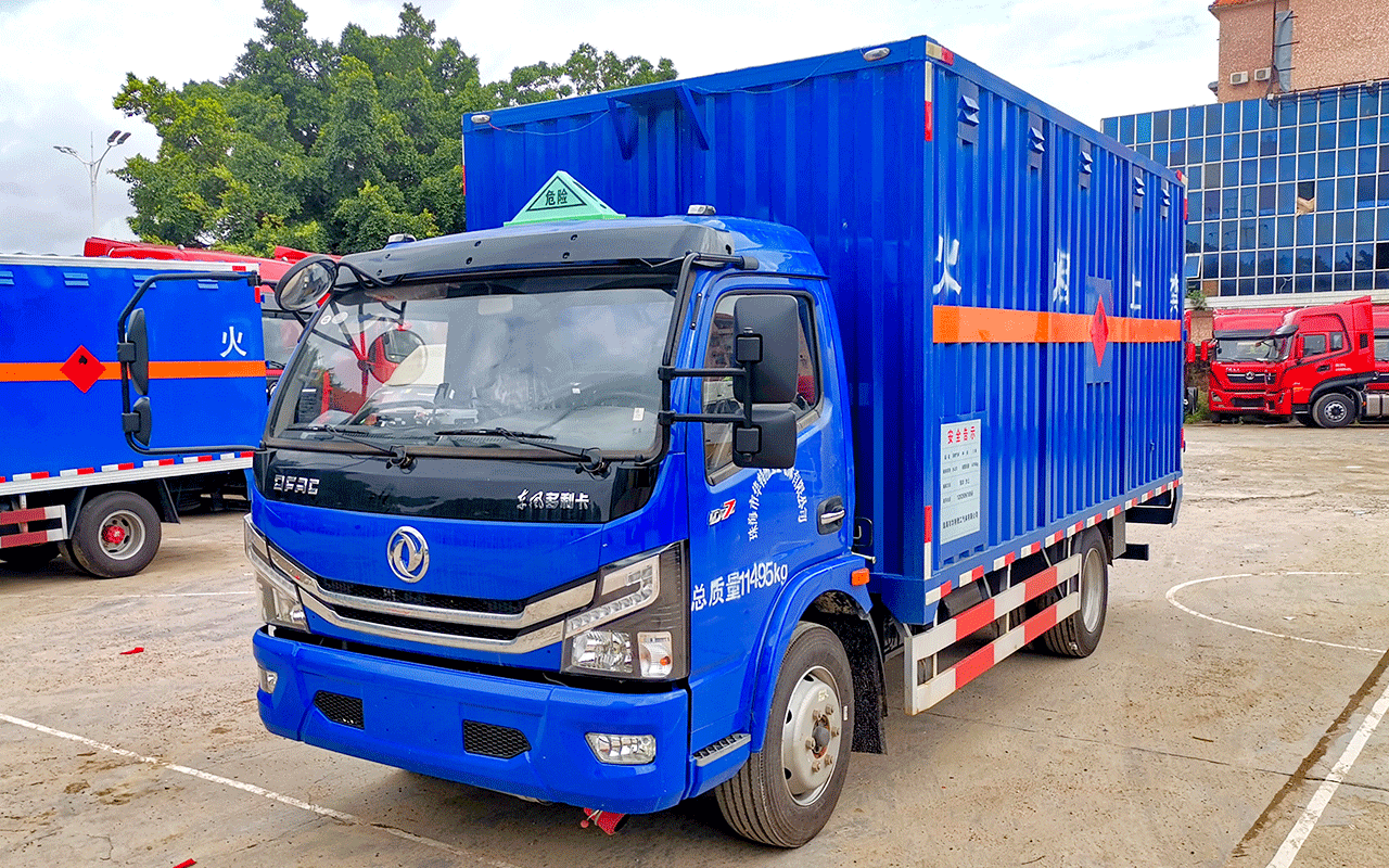 2类易燃液体厢式运输车