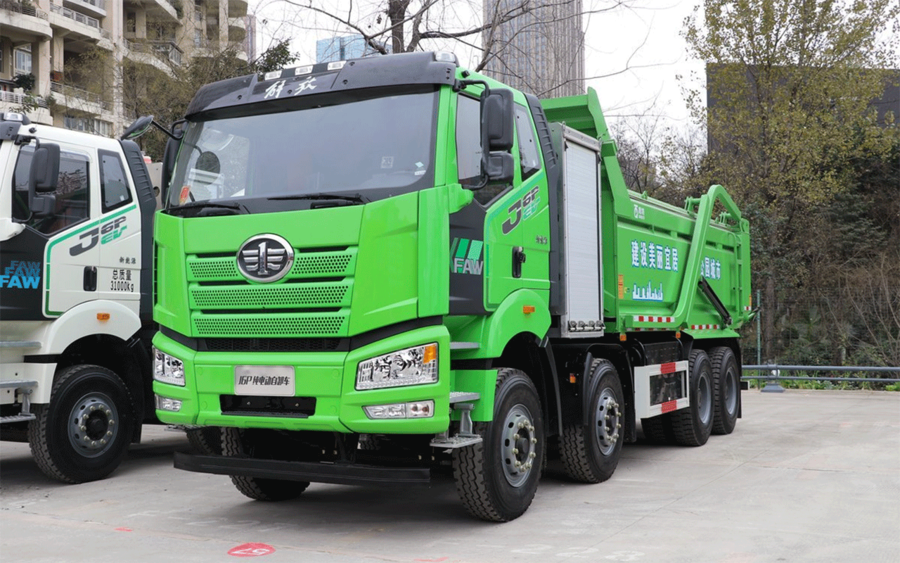 一汽解放J6P前四后八電動自卸車
